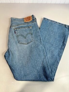 Levi's Women’s Light Wash Straight Jeans